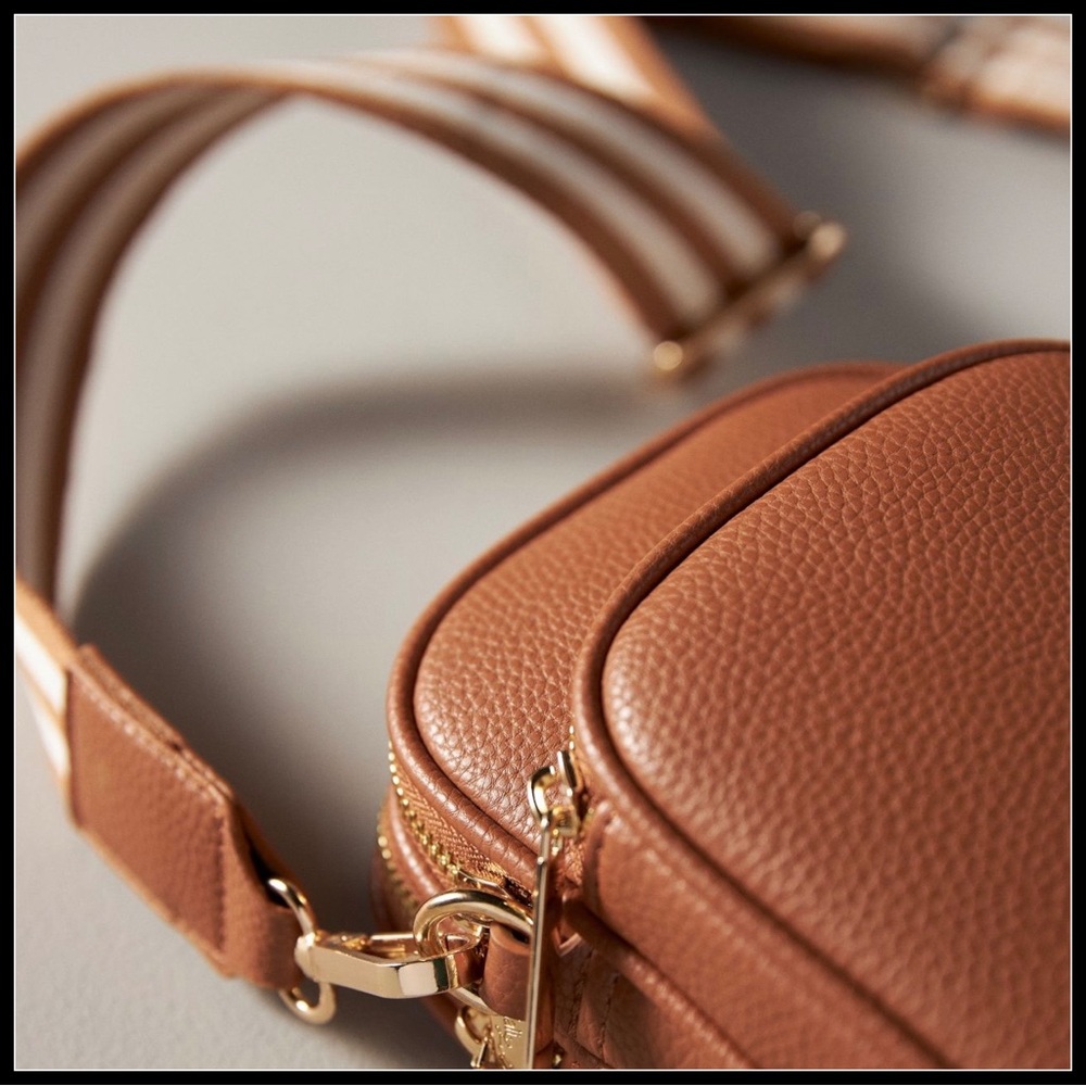 N W/DUST BAG. Mai-Lili-Josephine sold @ANTHROPOLOGY. Crossbody Bag, two straps. - Picture 5 of 14